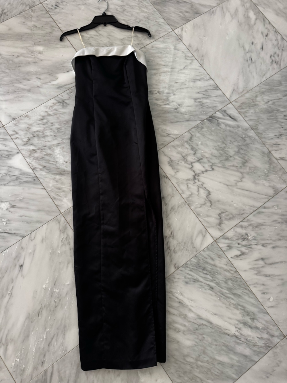 Jump Black and White Labelled Garment